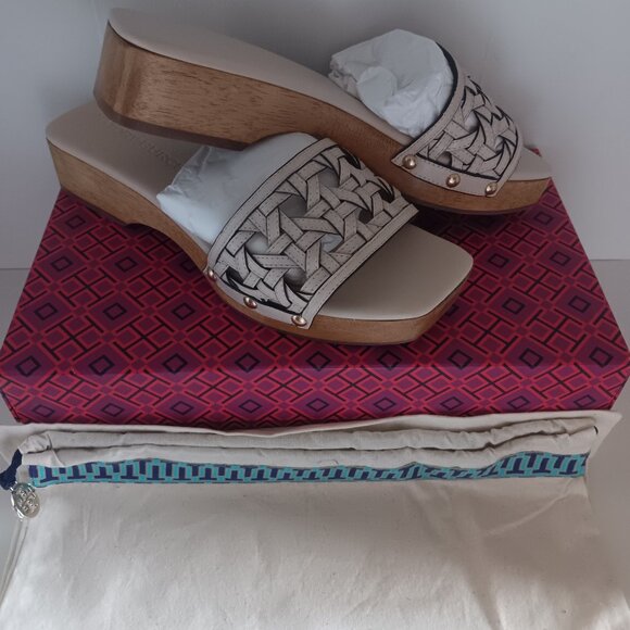 TORY BURCH BASKET WEAVE STUDDED CREAM CALFSKIN LEATHER SANDLES - Picture 4 of 10